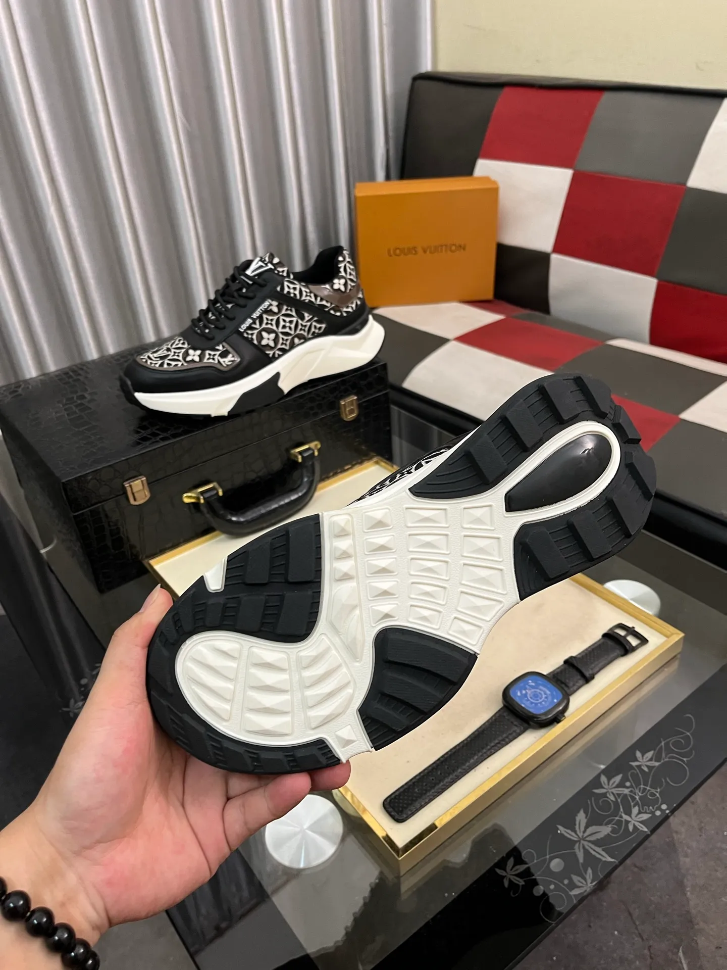 Men's shoes 💰458⌚️⌚️【LOUlS VUlTTON】Louis Vuitton ~ unique and casual style. LV counter purchasing 🏃casual shoes😍😍 are on sale at the men's counter at the same time. Italian imported brands select top-layer Italian cowhide. 🐑Sheepskin lining (refuses to discolor and grind feet) Sole: Original sole specially provided by the original factory 🎬Better in kind Code number: 38-444⃣️Color selection